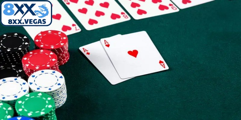 Người chơi có tổng cộng 13 loại bài bao gồm các quân bài từ A đến K